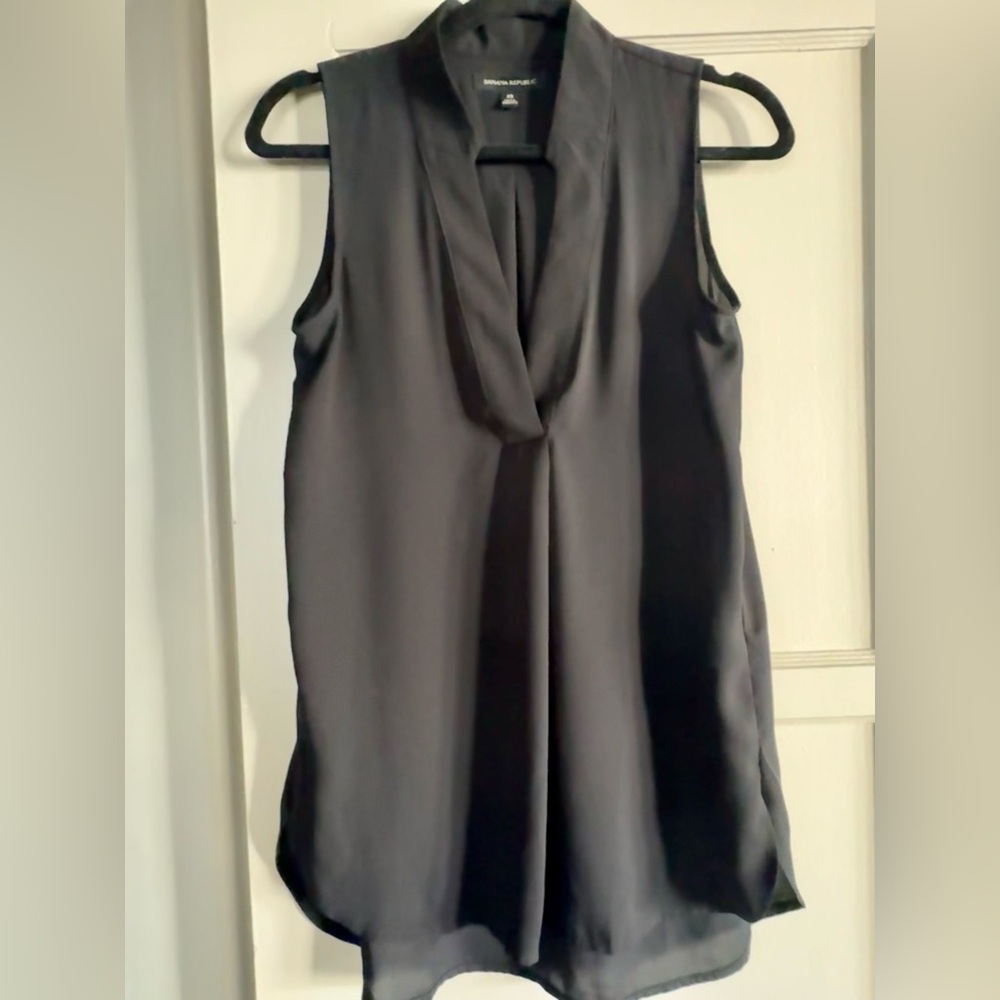 Banana Republic Black Sleeveless V-Neck Tunic Blouse